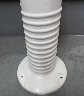 Słupek parkingowy blokujący U-12c | PCV, 75 cm, na stopie, elastyczny, uchylny, biało-czerwony